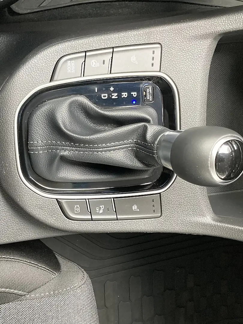 Vehicle image, number 12