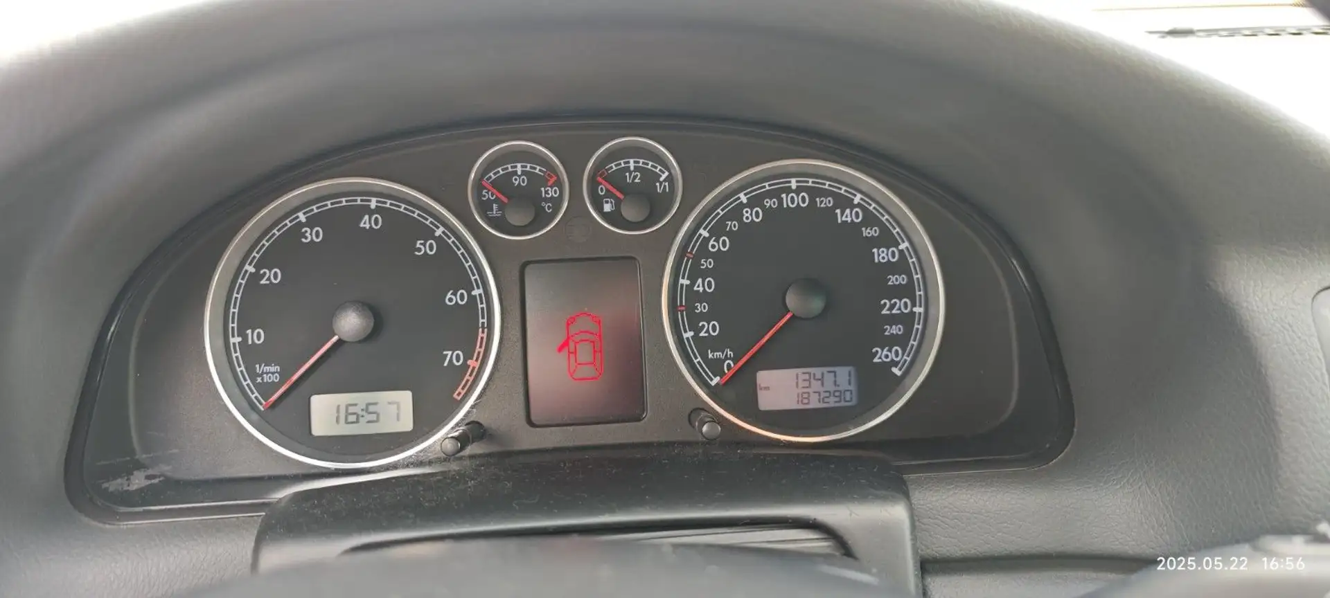 Vehicle image, number 10