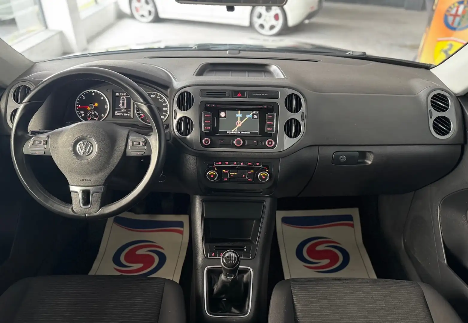 Vehicle image, number 9