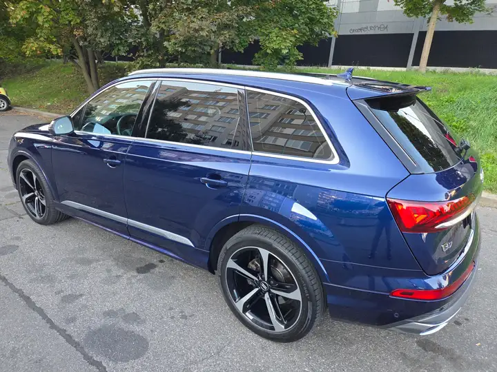 Additional image of the vehicle