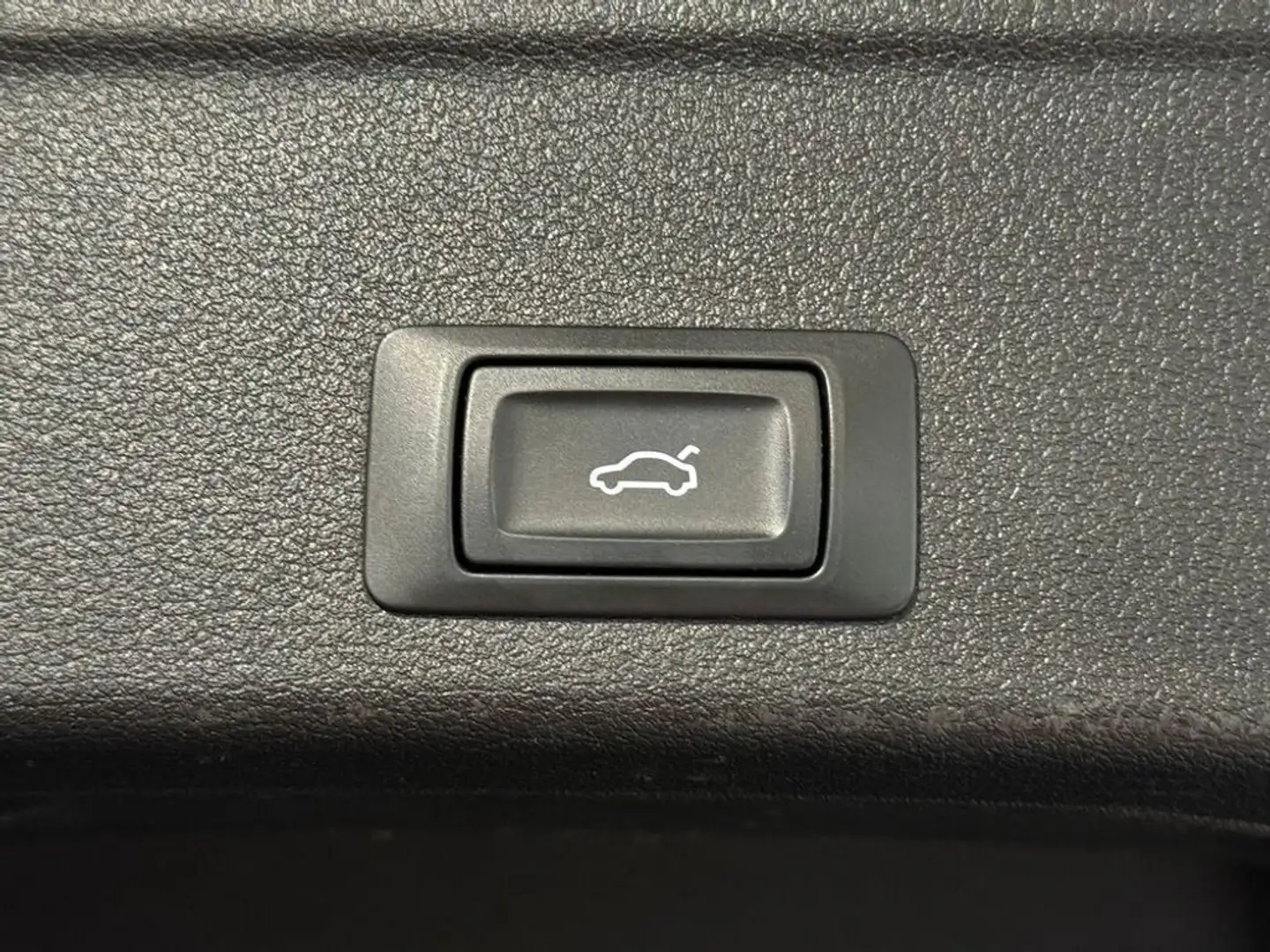 Vehicle image, number 14