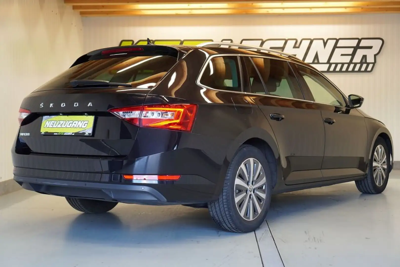 Vehicle image, number 4