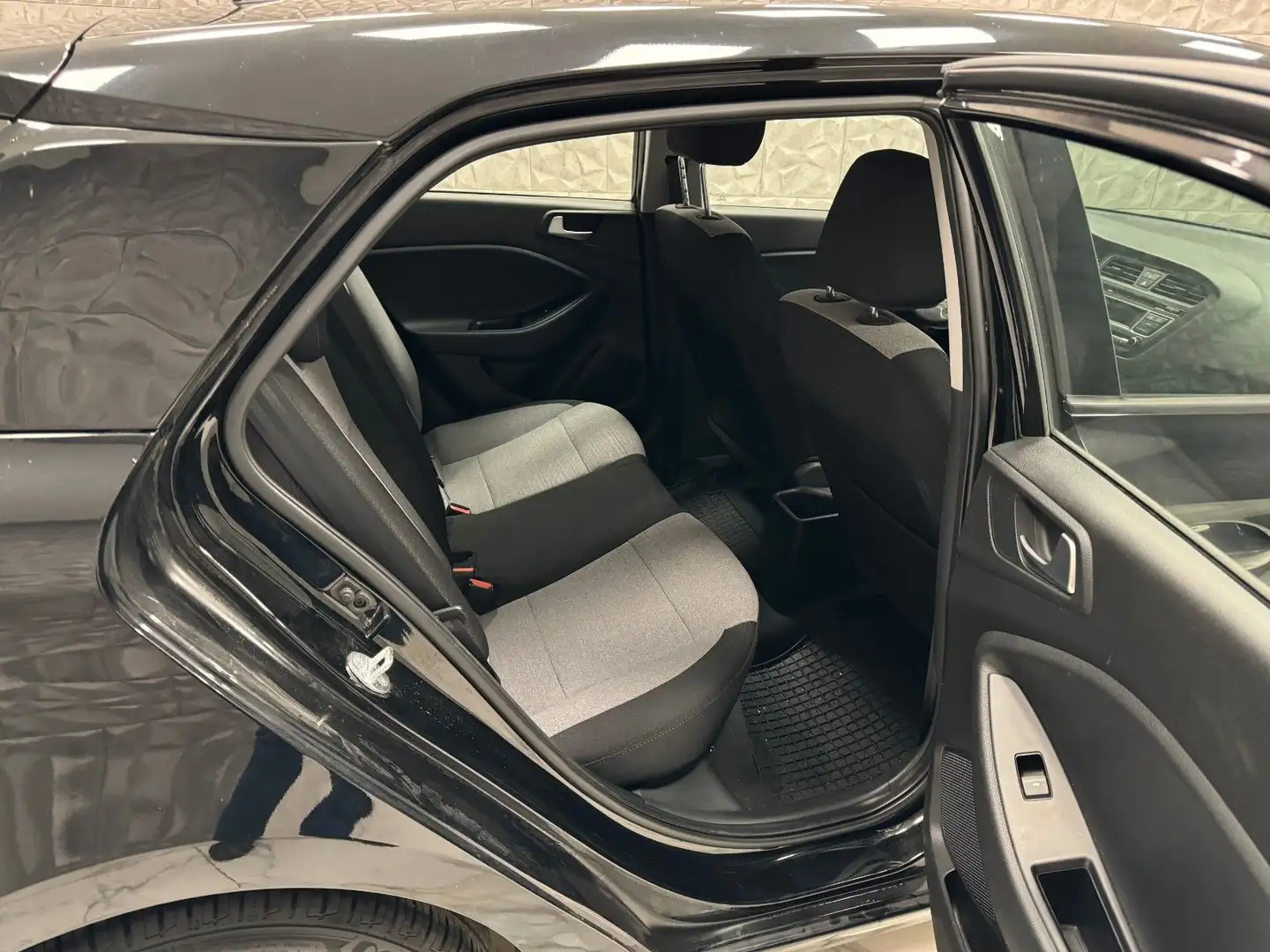 Vehicle image, number 14