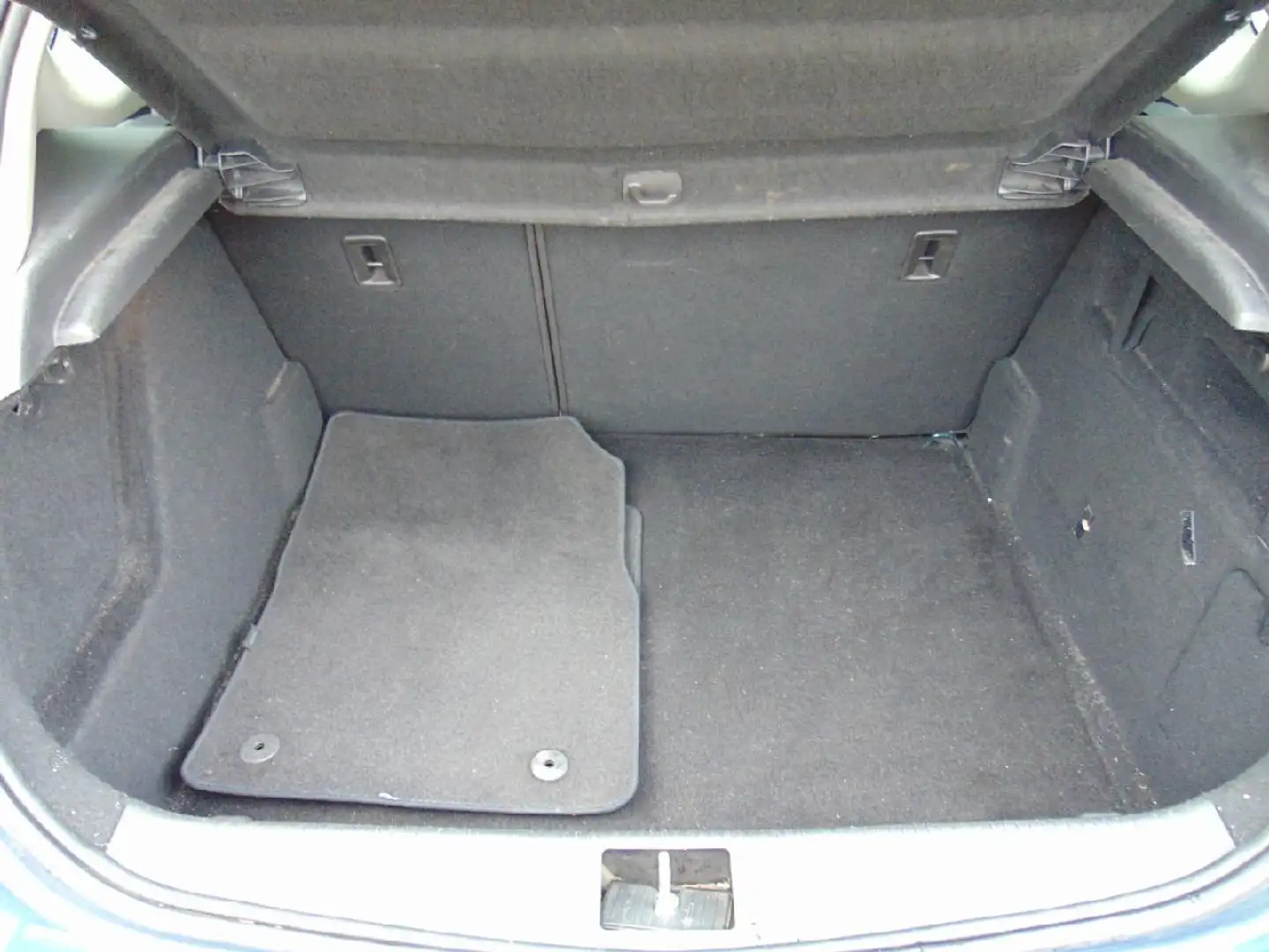 Vehicle image, number 8