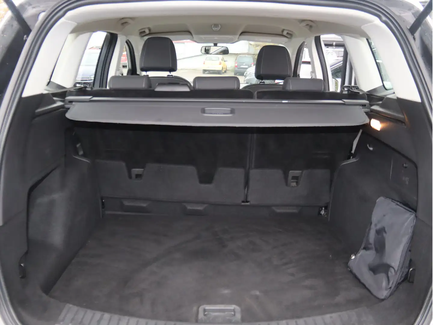 Vehicle image, number 9