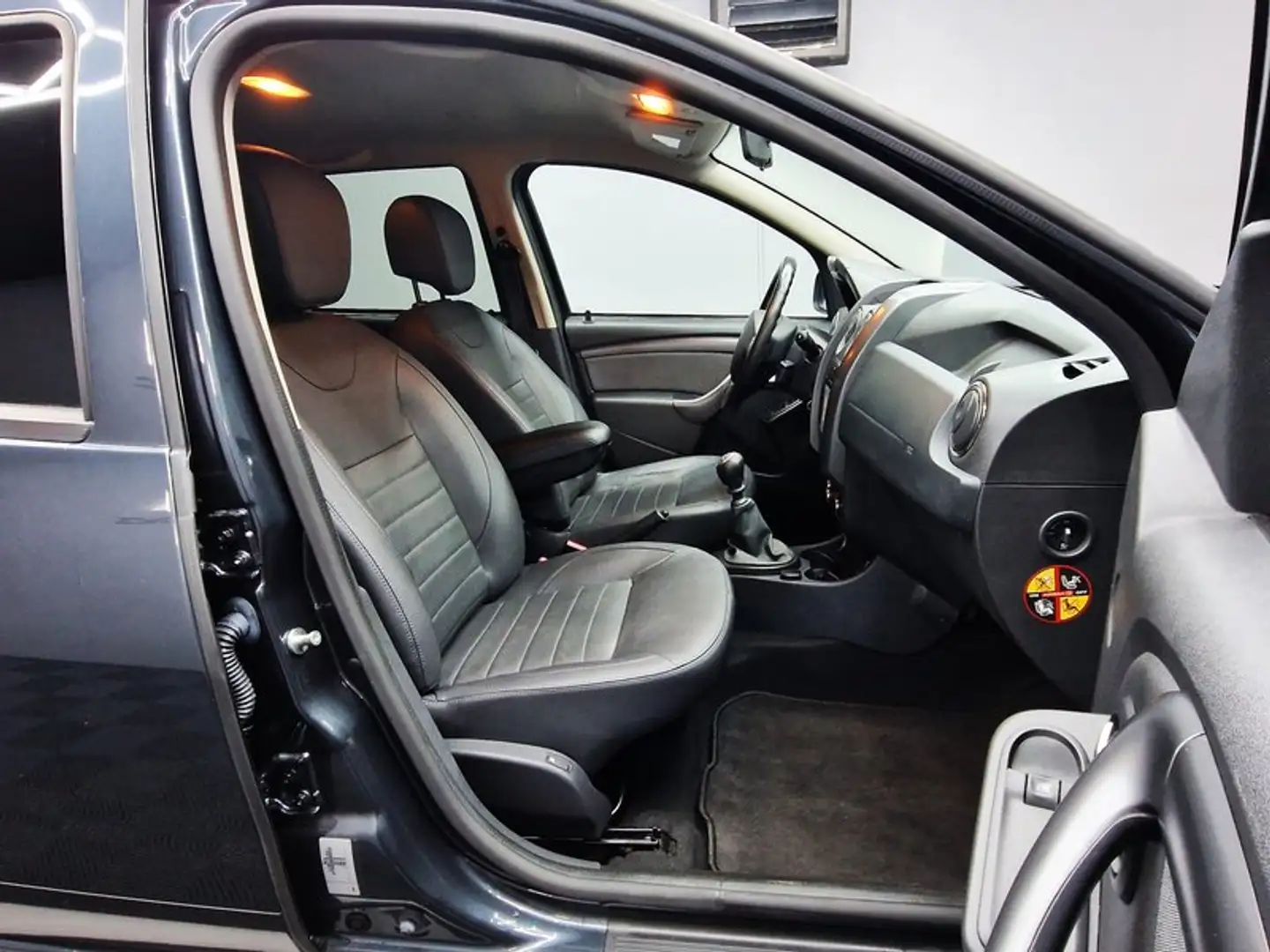 Vehicle image, number 12