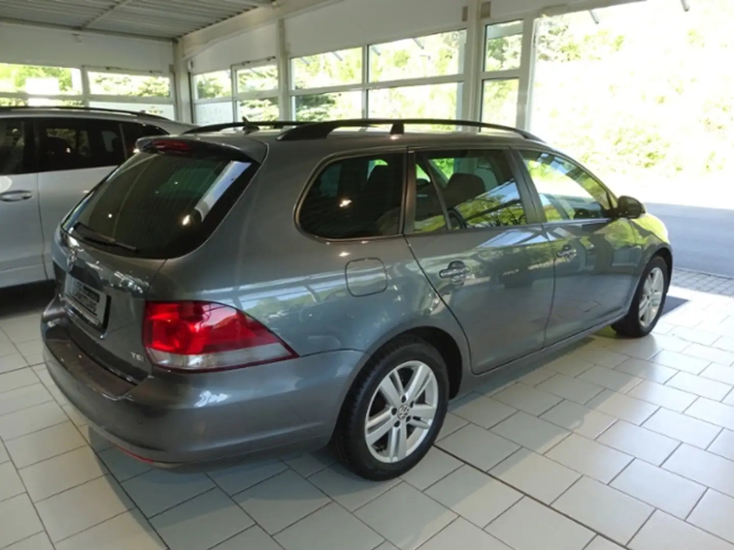 Vehicle image, number 6