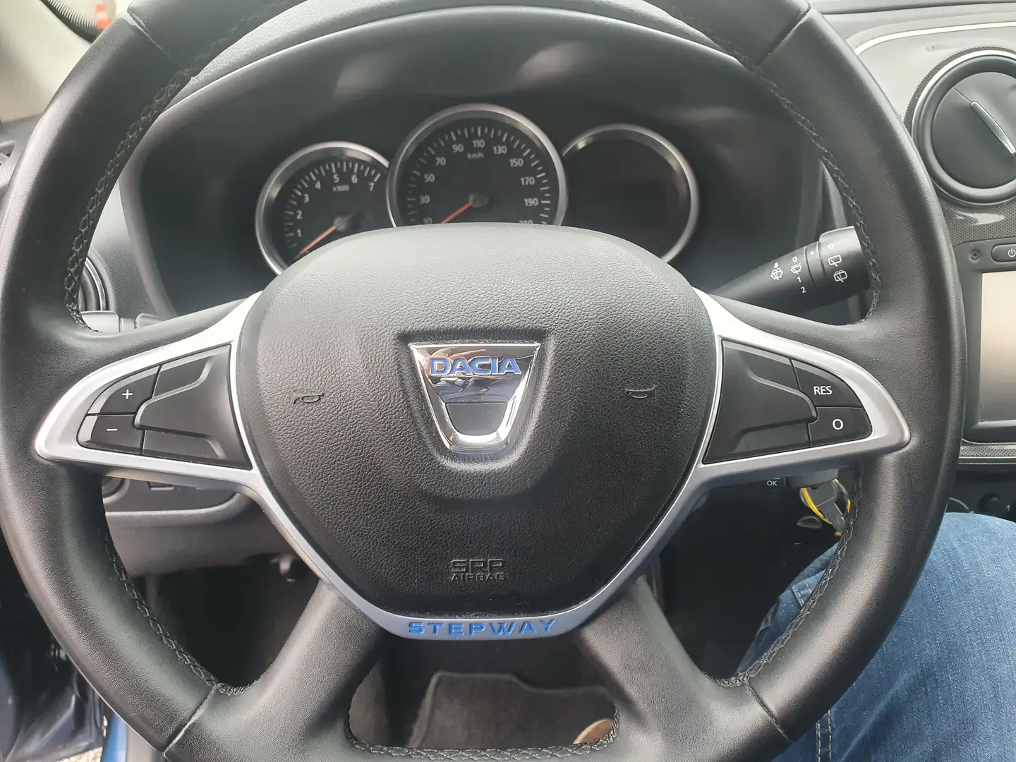 Vehicle image, number 12