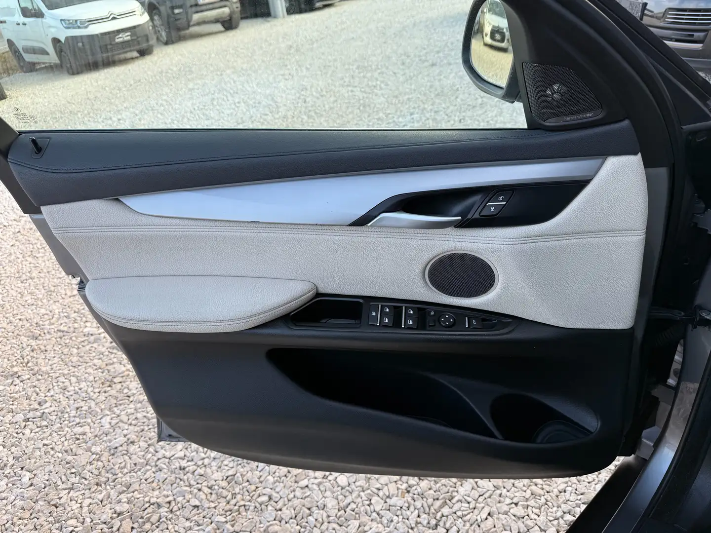 Vehicle image, number 15