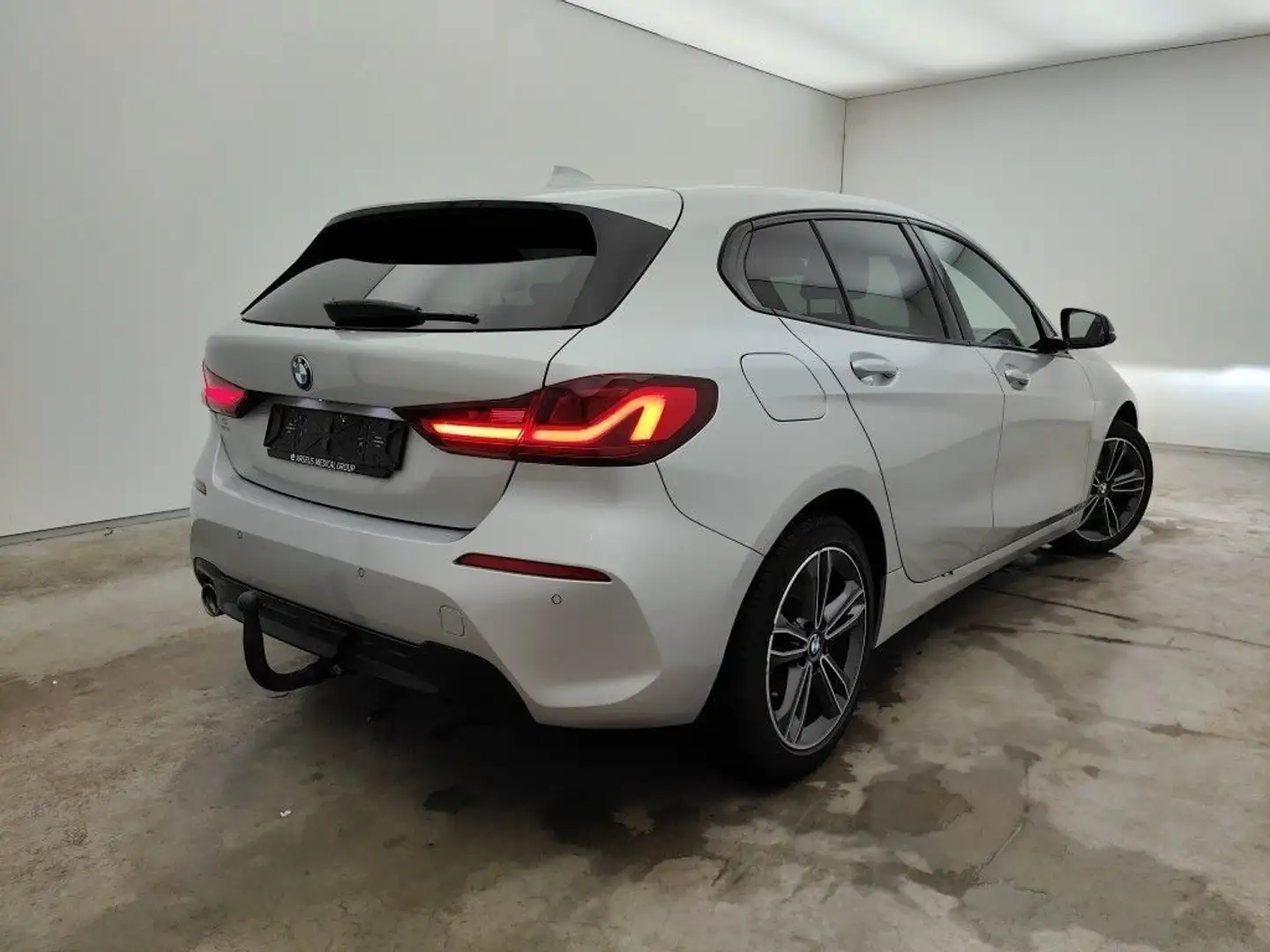 Vehicle image, number 3
