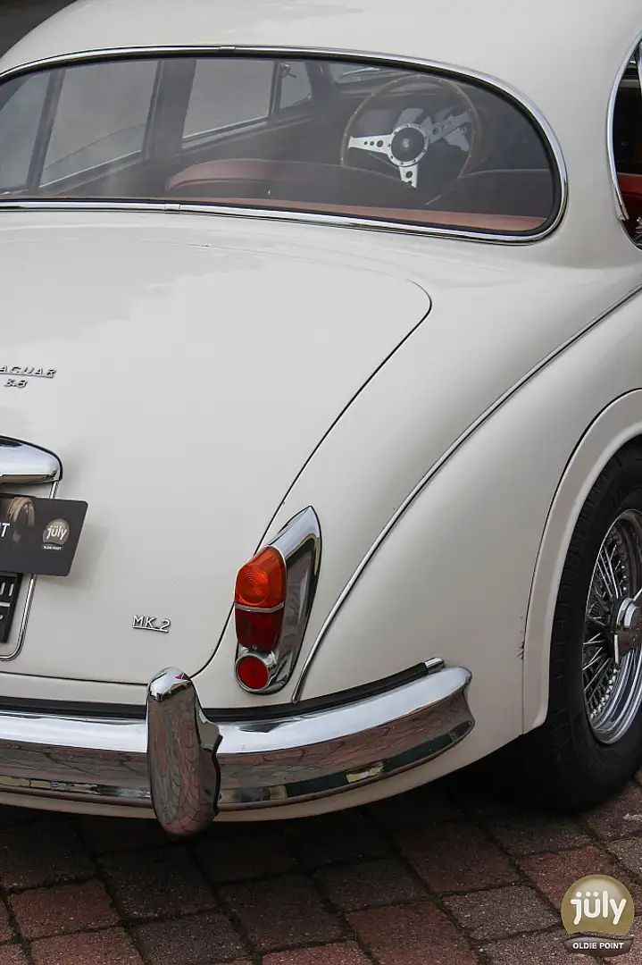 Vehicle image, number 11
