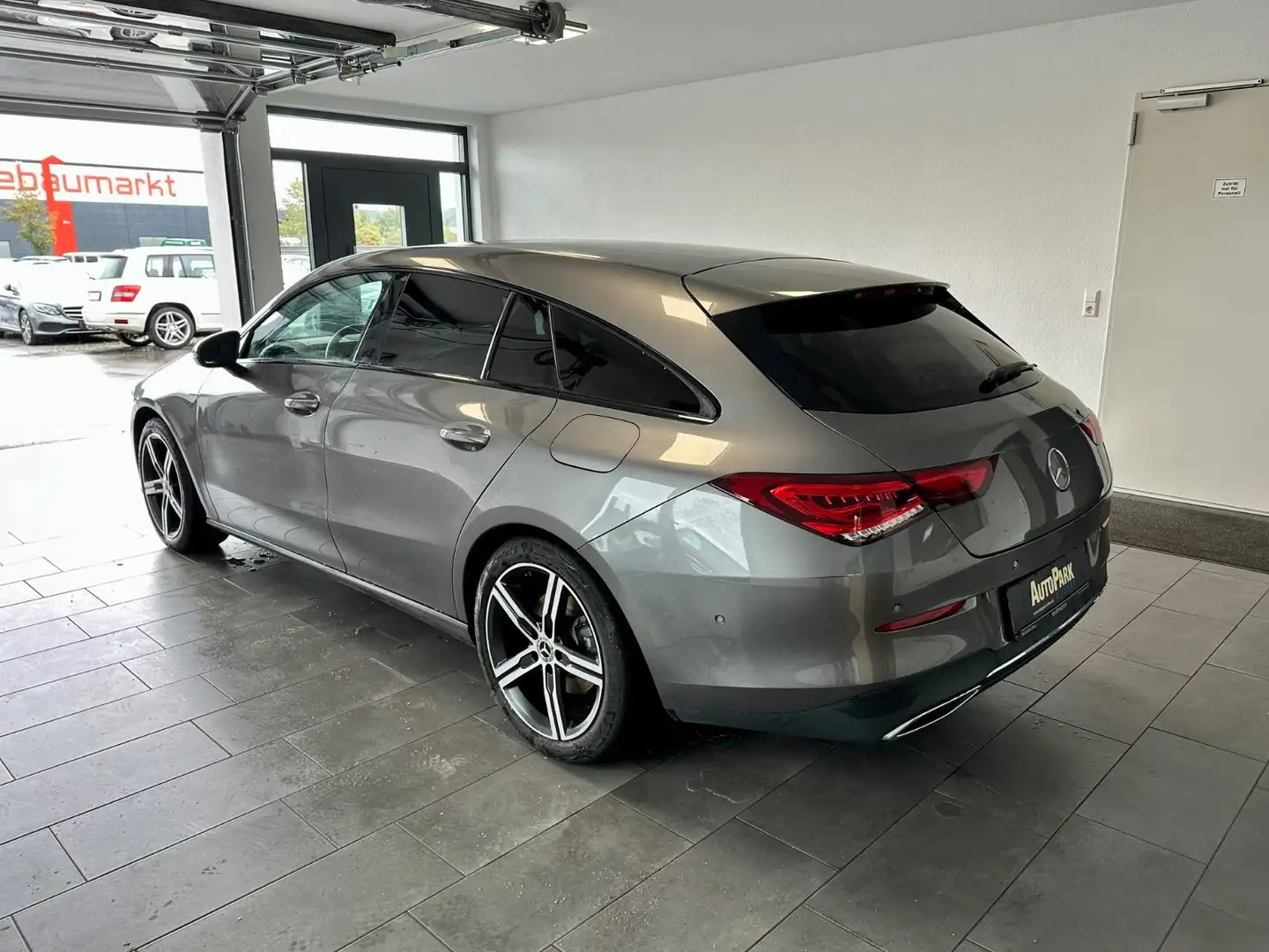 Vehicle image, number 6
