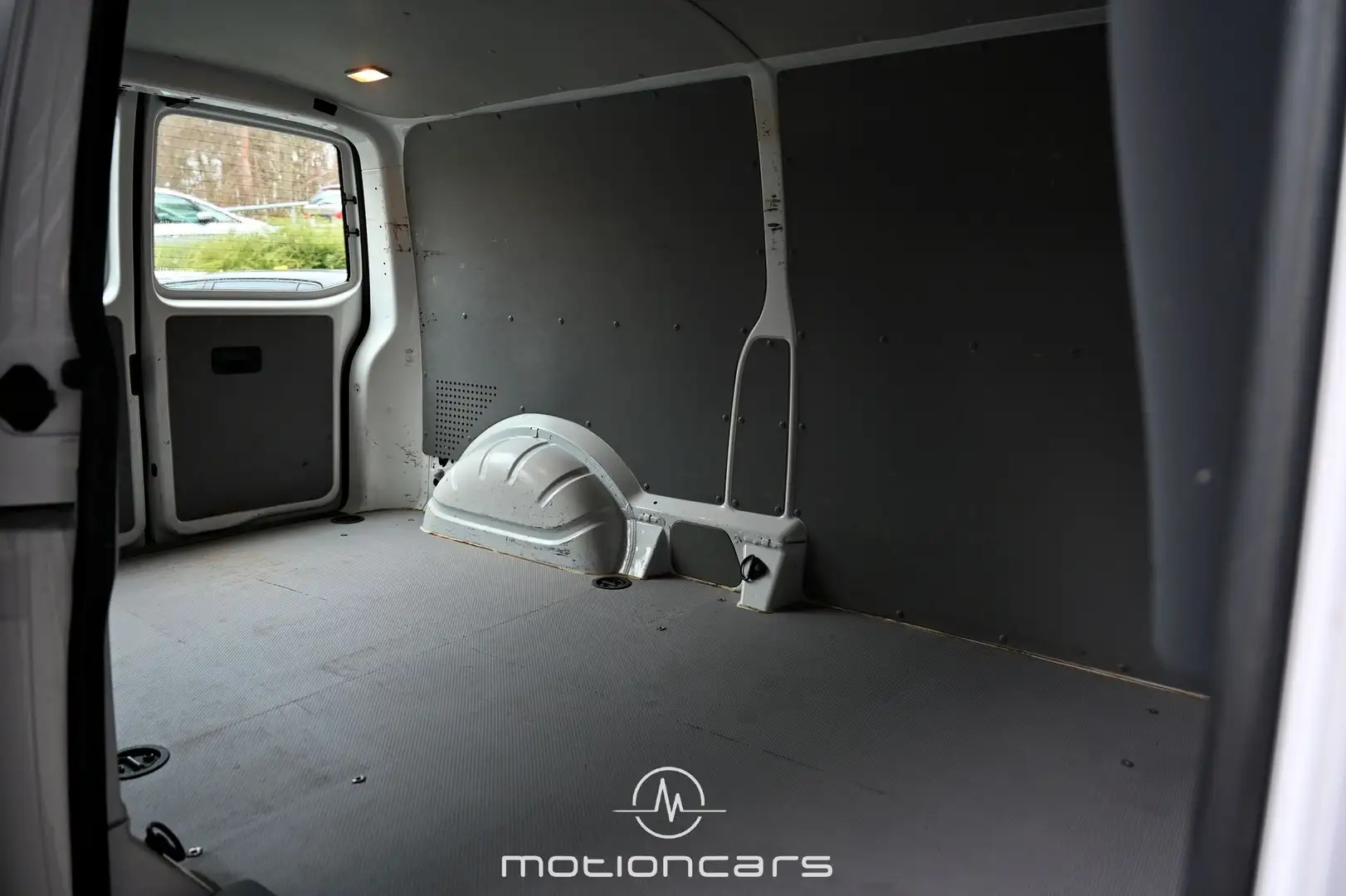 Vehicle image, number 13