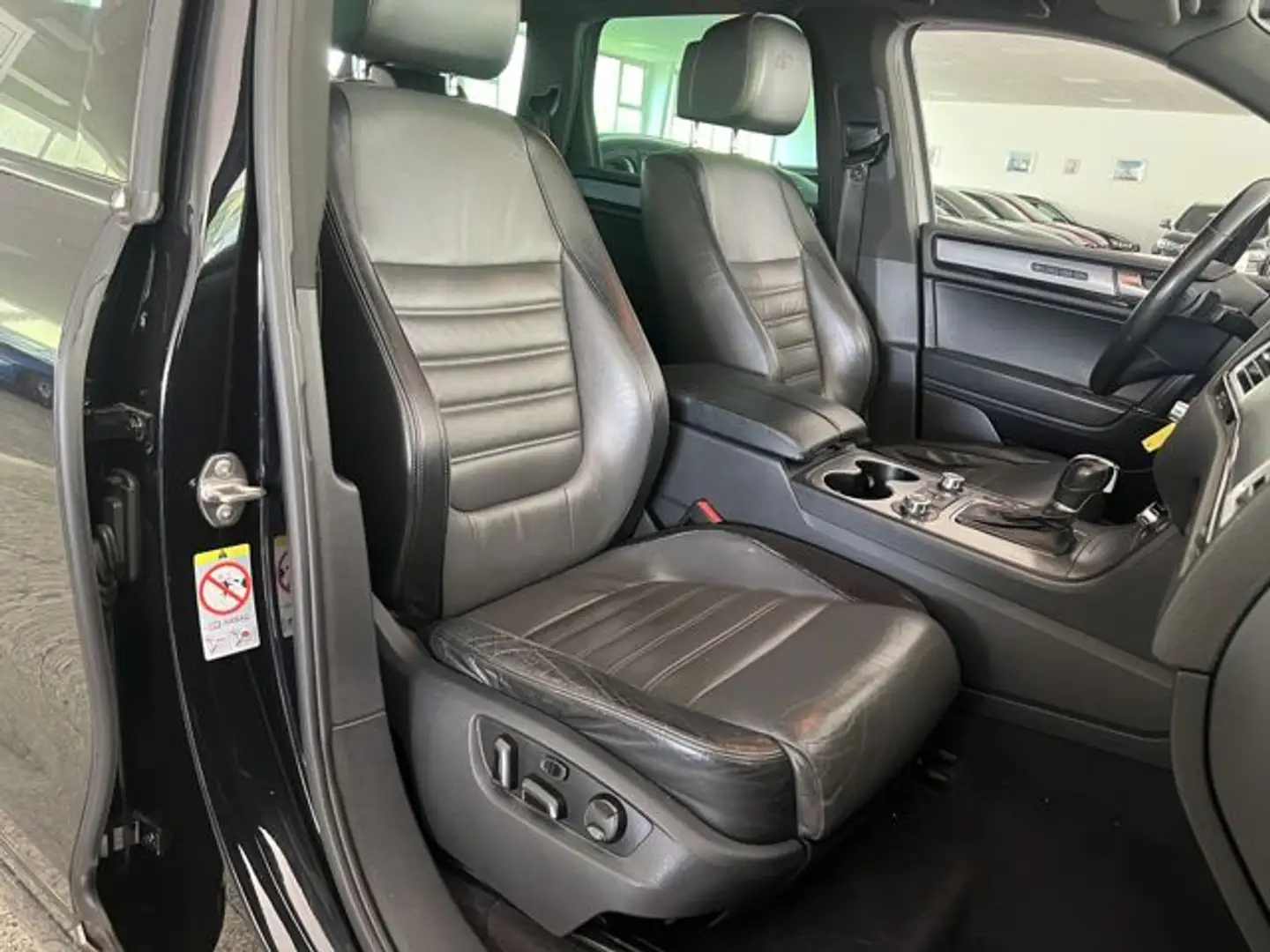 Vehicle image, number 9
