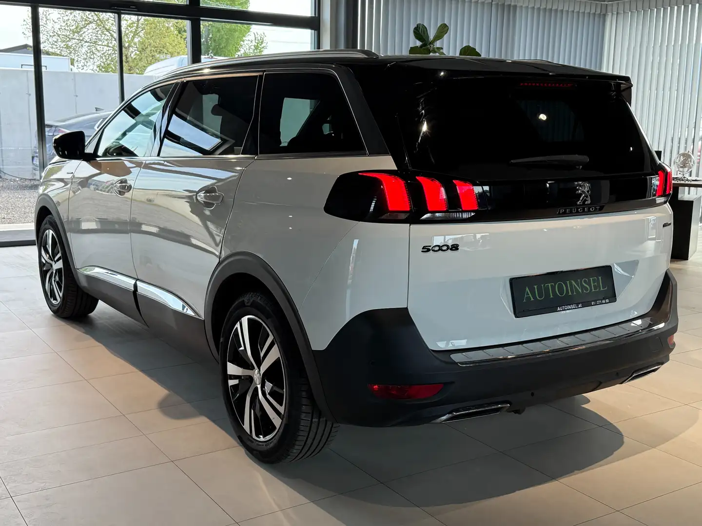 Vehicle image, number 3