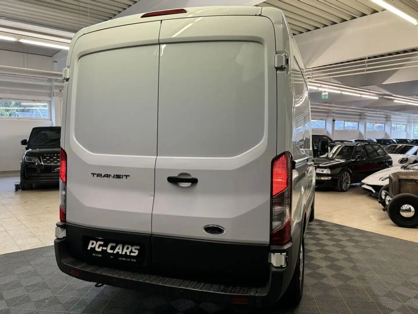 Vehicle image, number 9