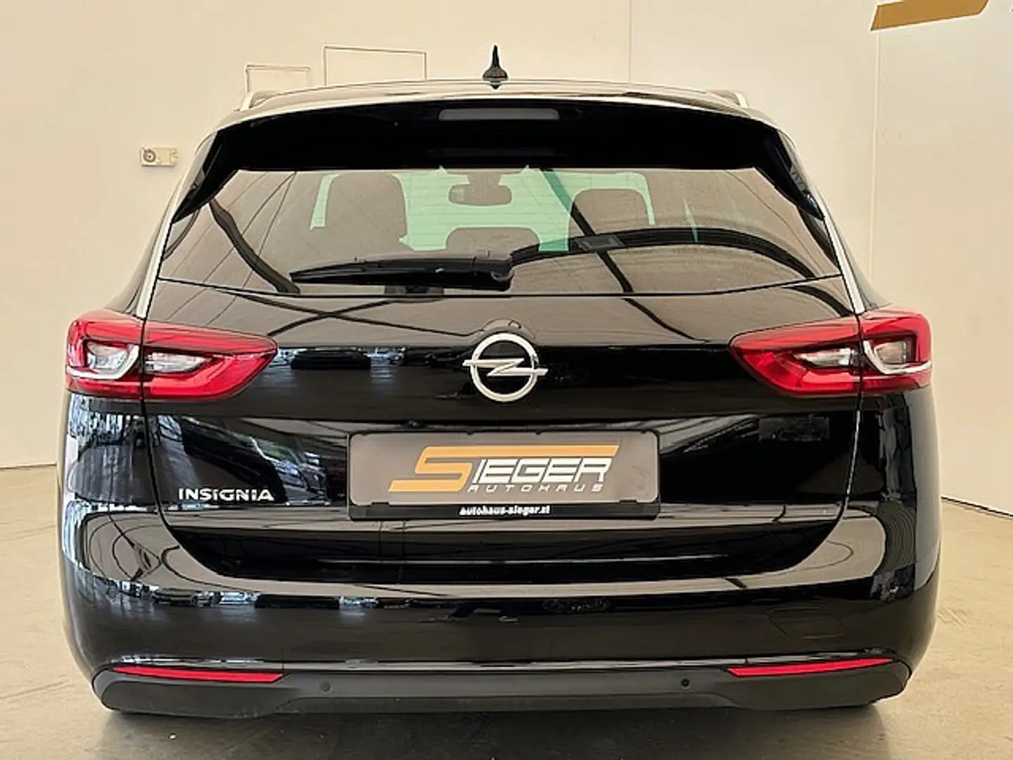 Vehicle image, number 4