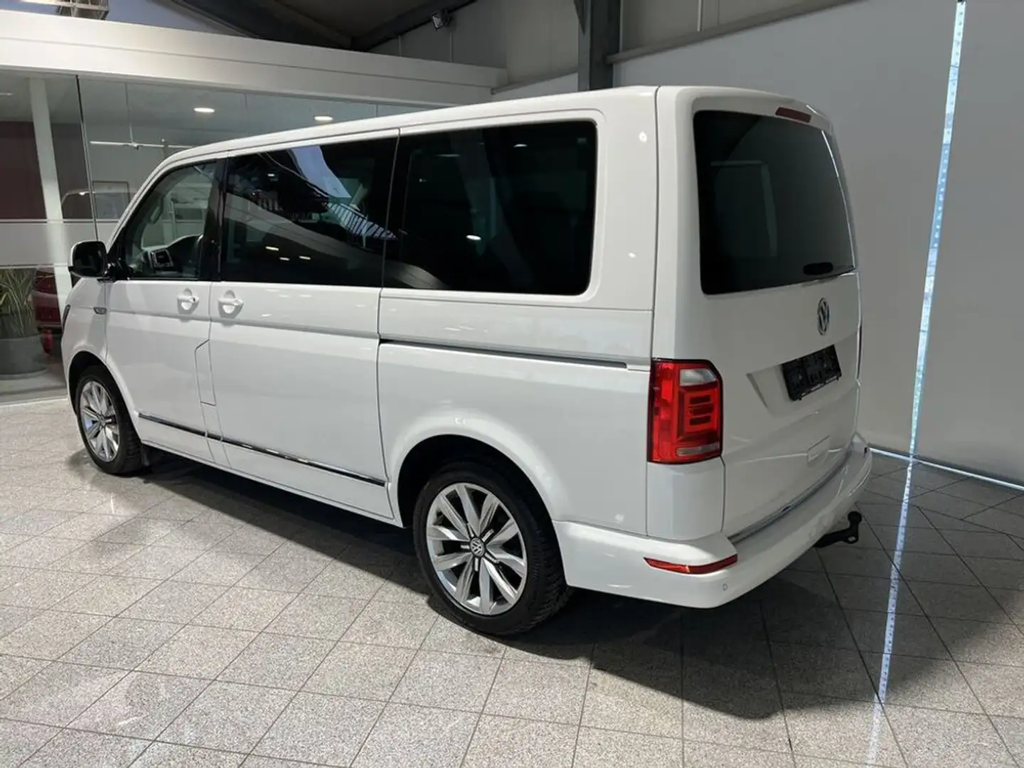 Vehicle image, number 3
