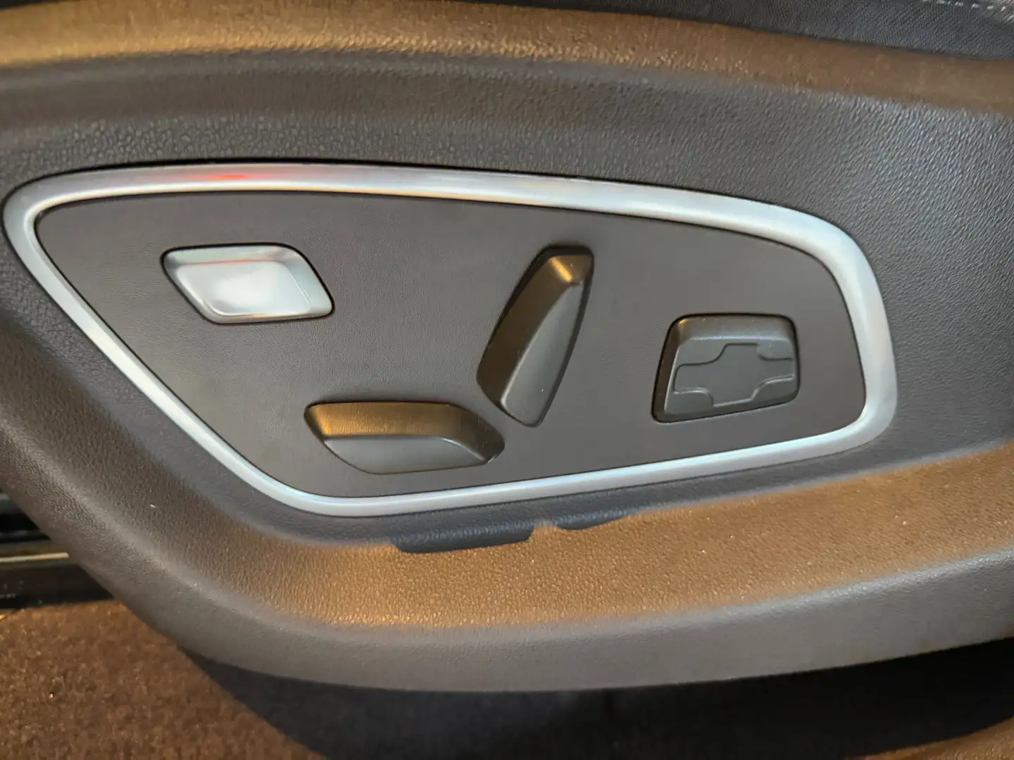 Vehicle image, number 8