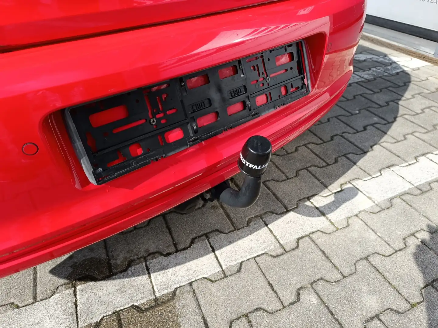 Vehicle image, number 12