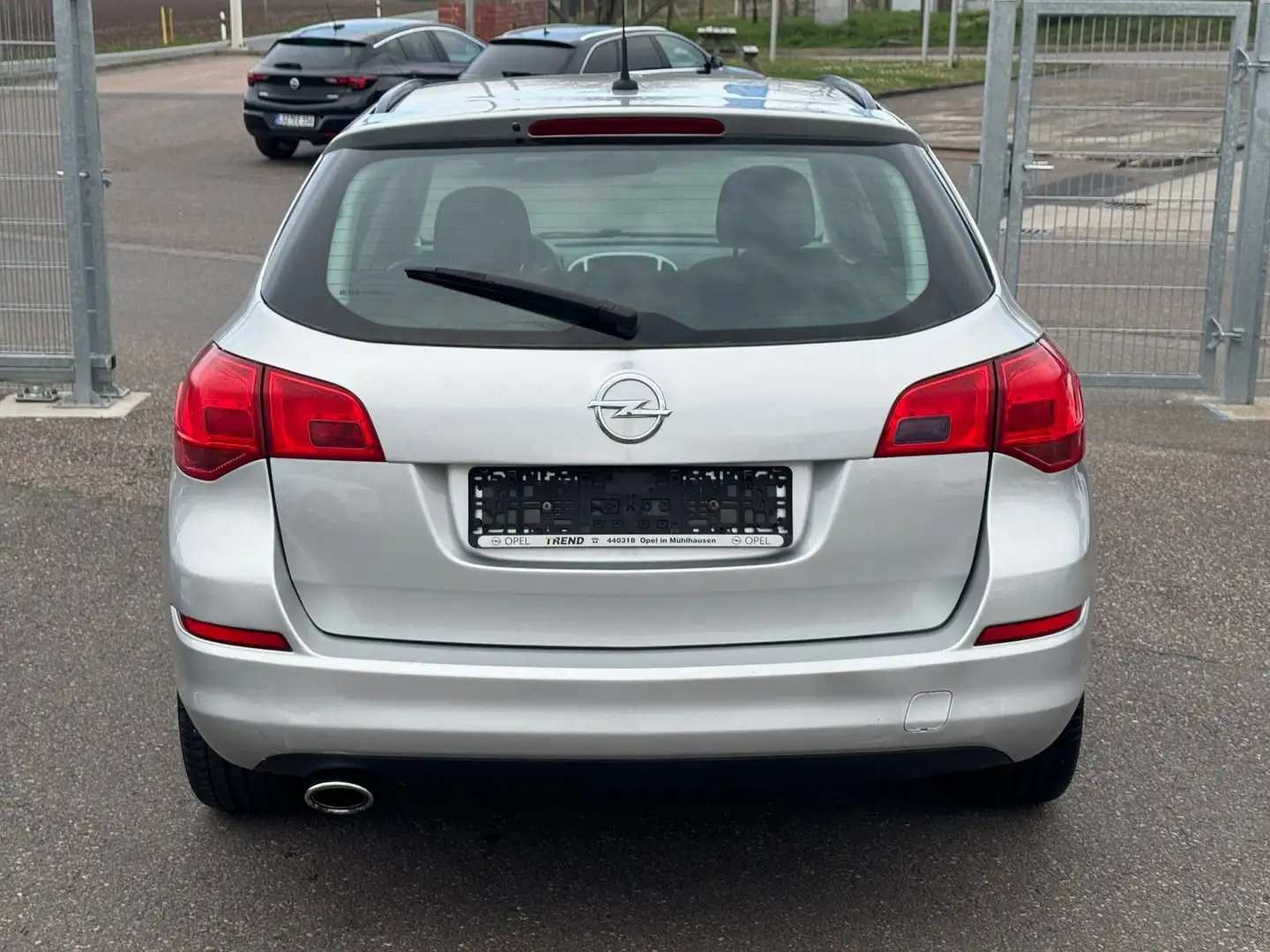Vehicle image, number 6
