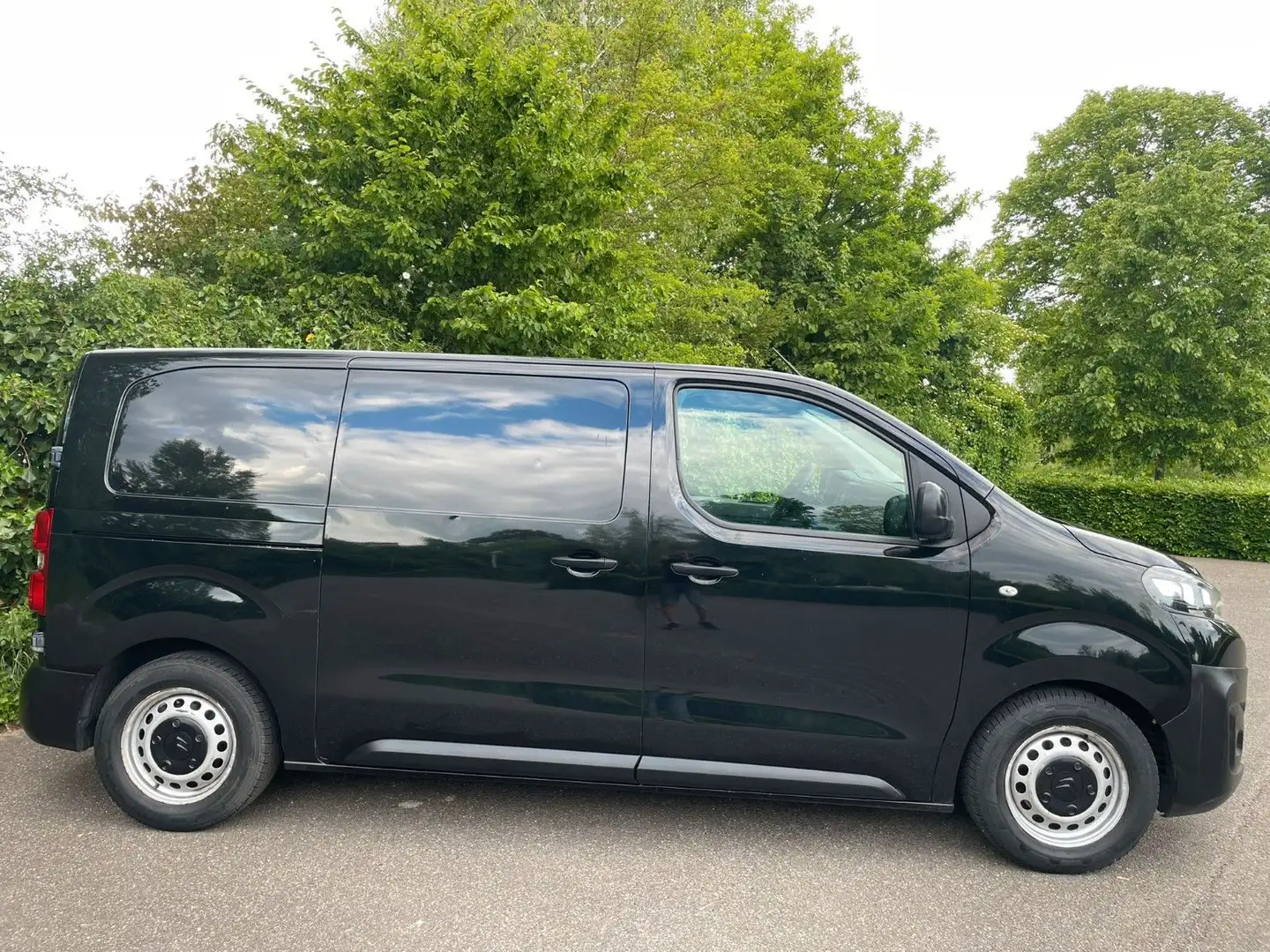 Vehicle image, number 4