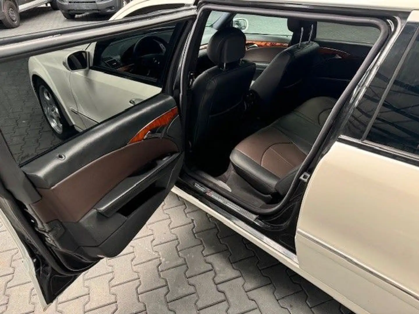 Vehicle image, number 8