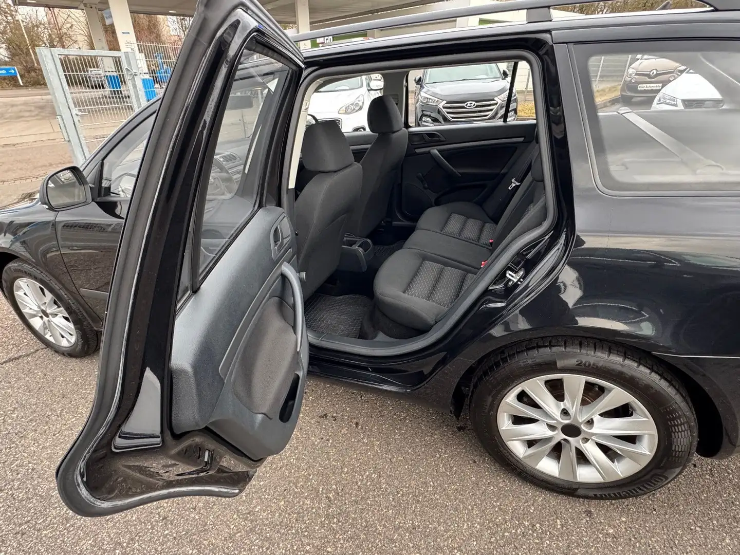 Vehicle image, number 10