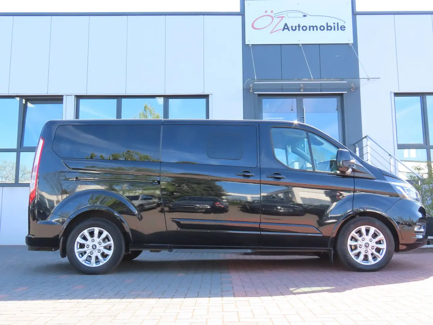 Vehicle image, number 6