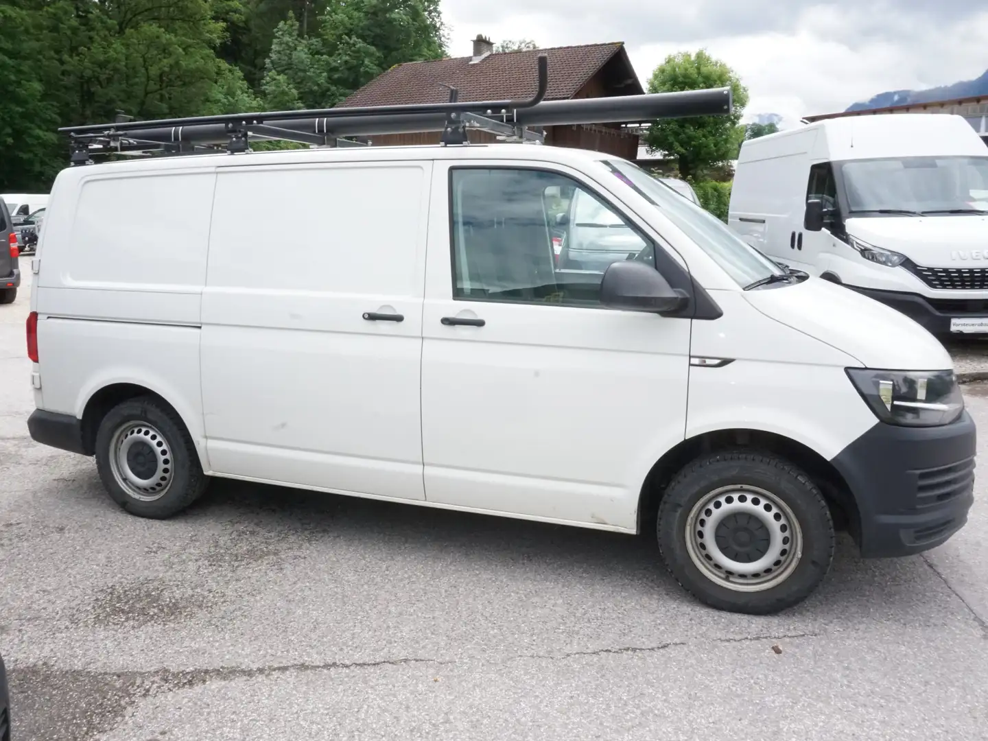 Vehicle image, number 6