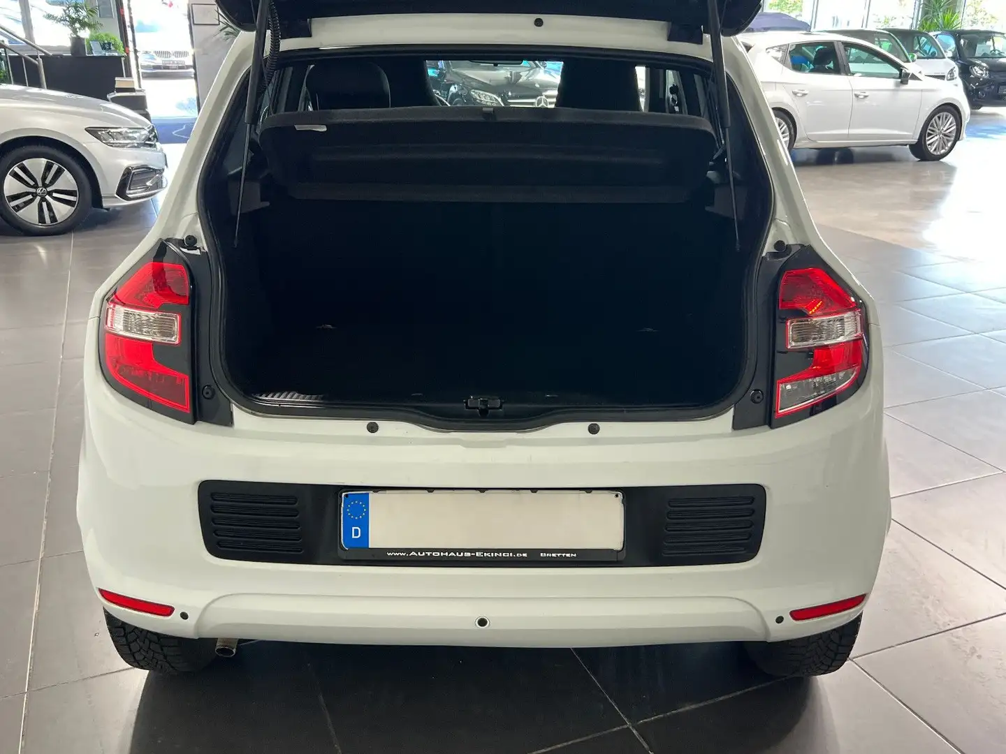 Vehicle image, number 9