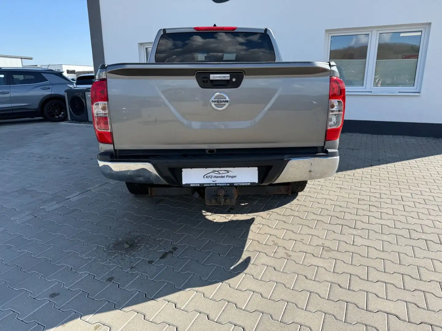 Vehicle image, number 6