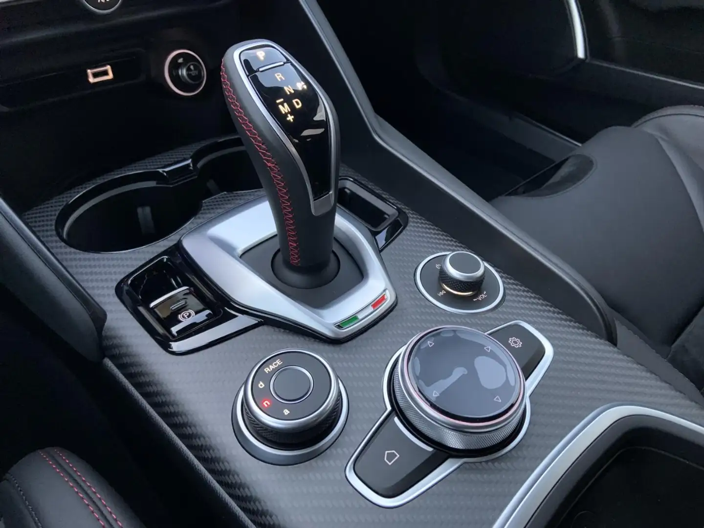 Vehicle image, number 16