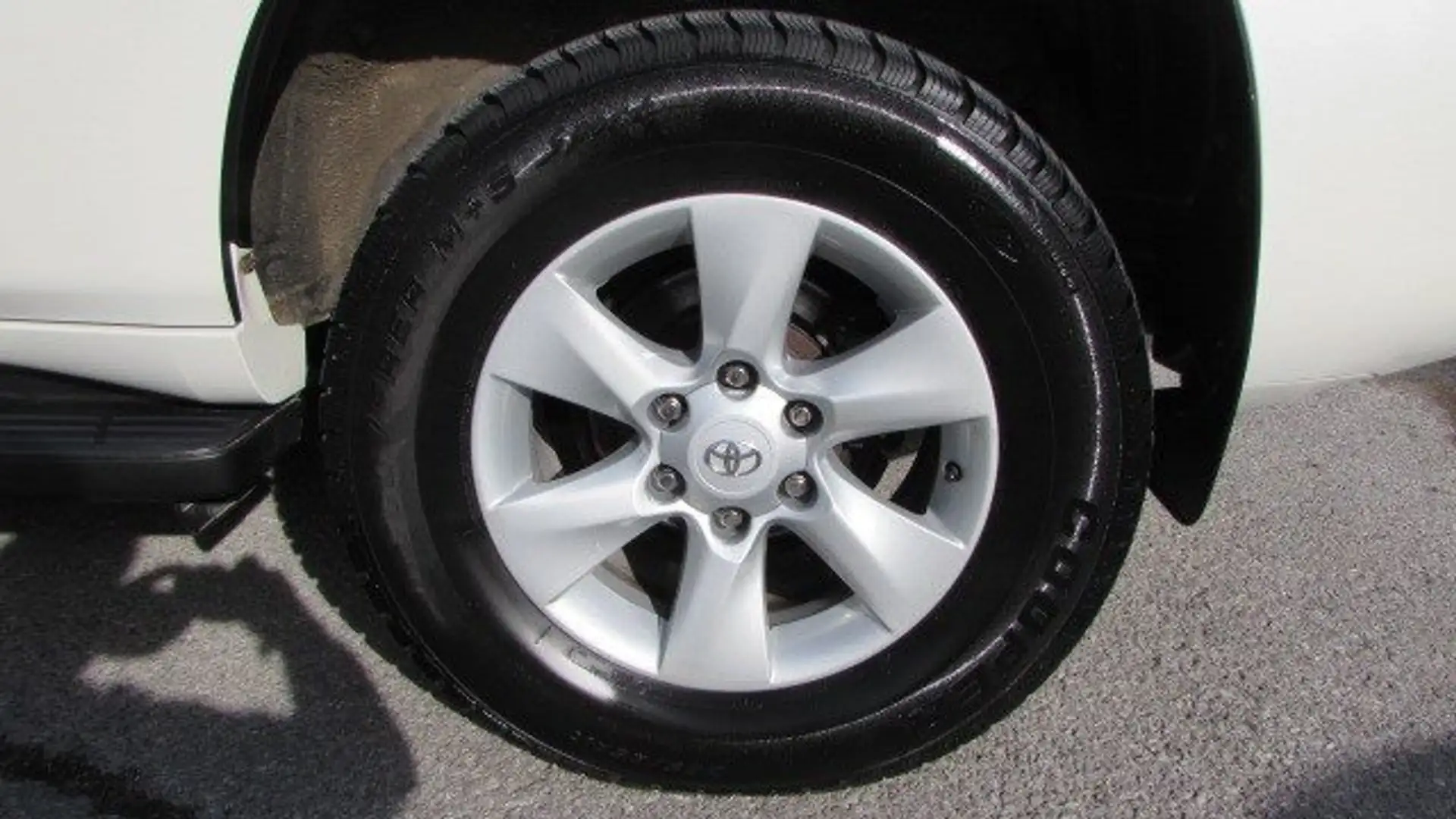 Vehicle image, number 16