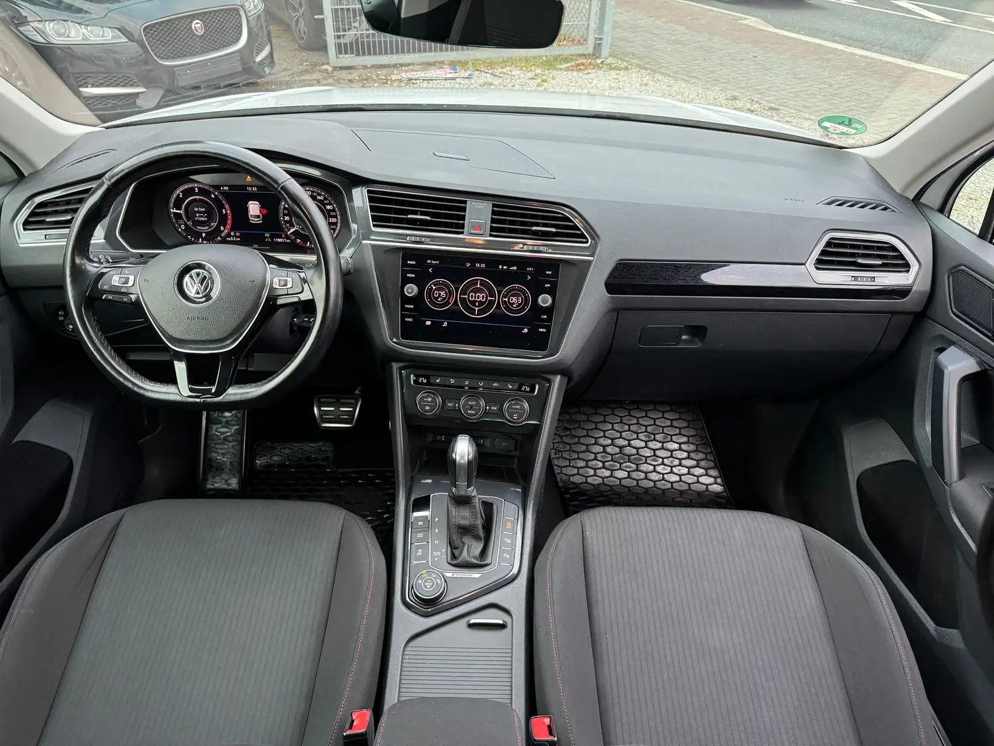 Vehicle image, number 9