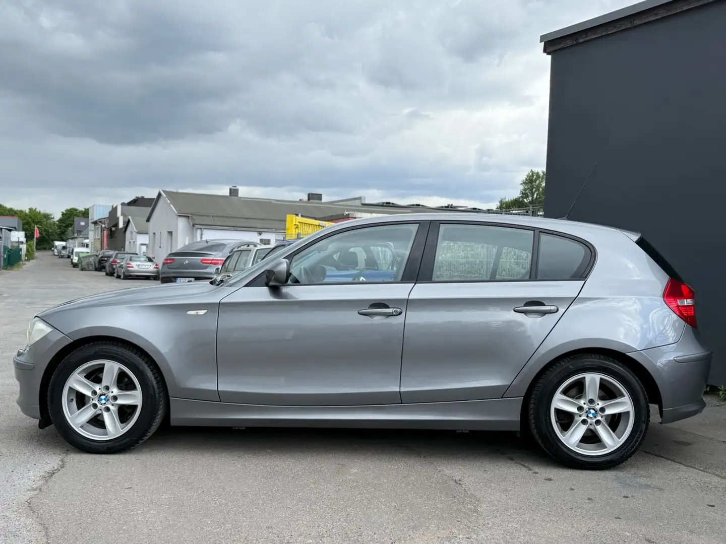 Vehicle image, number 2