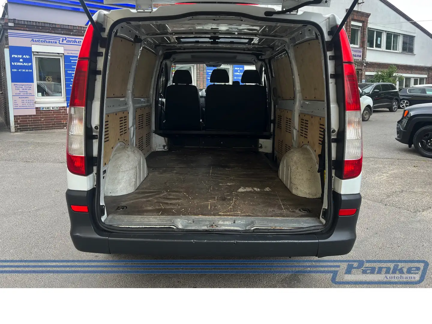 Vehicle image, number 12