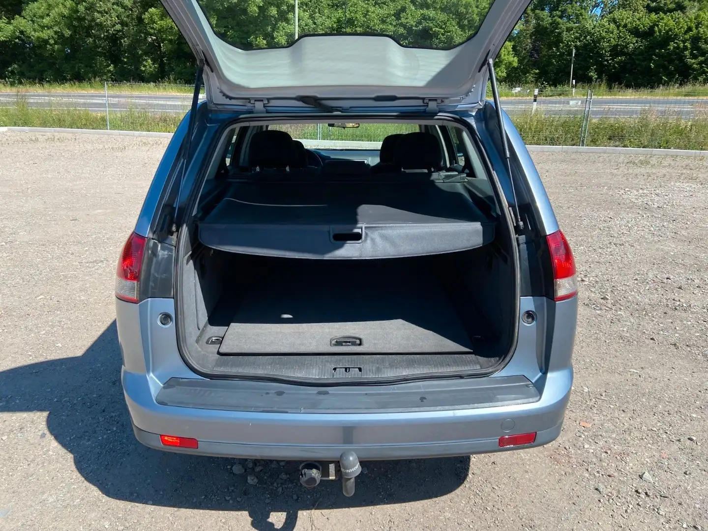Vehicle image, number 6