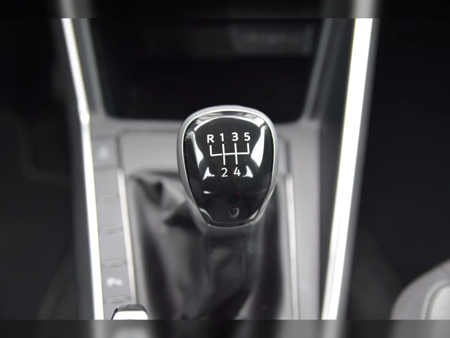 Vehicle image, number 12