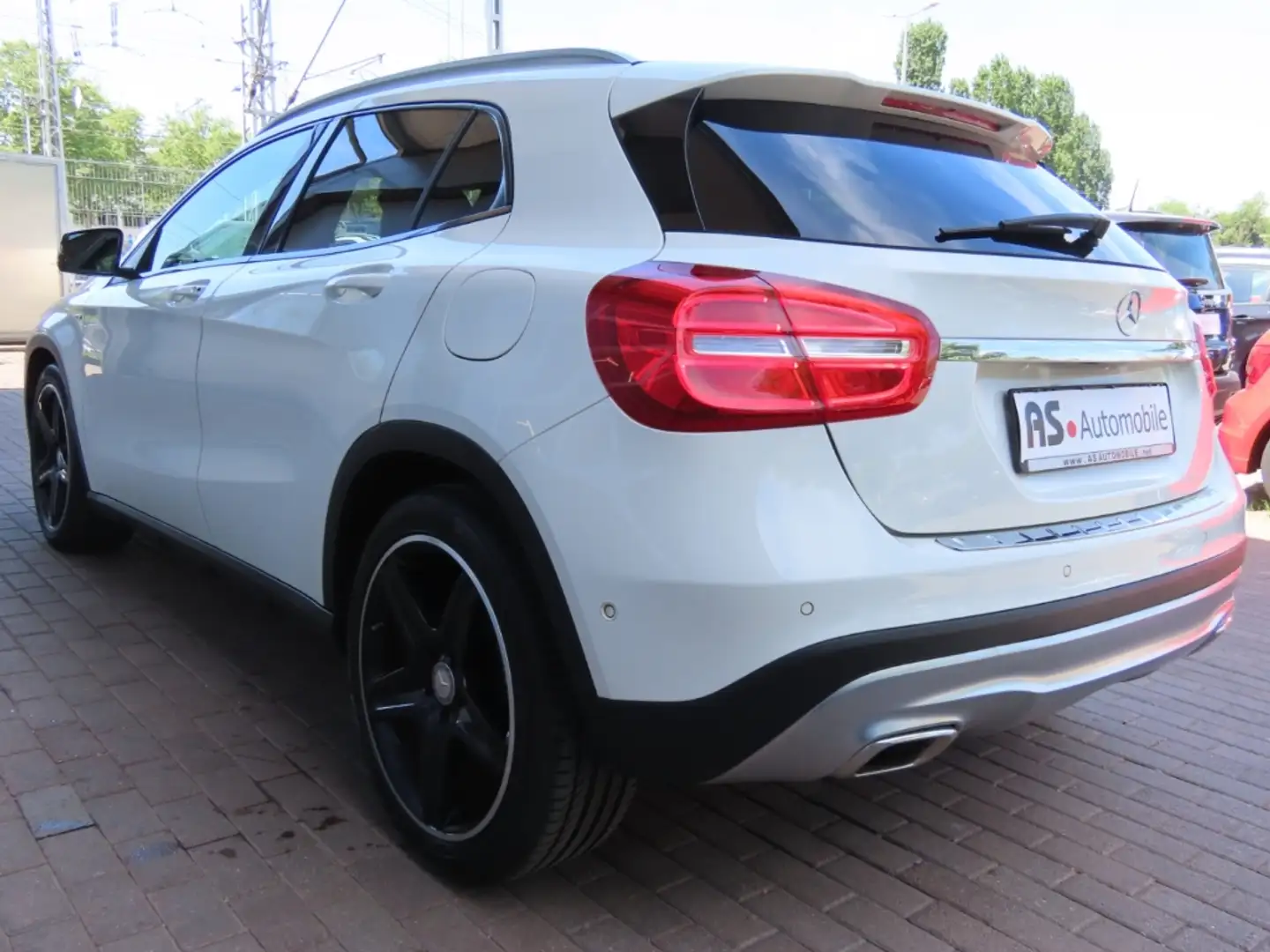 Vehicle image, number 4