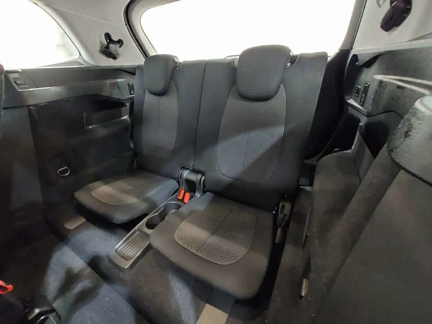 Vehicle image, number 9