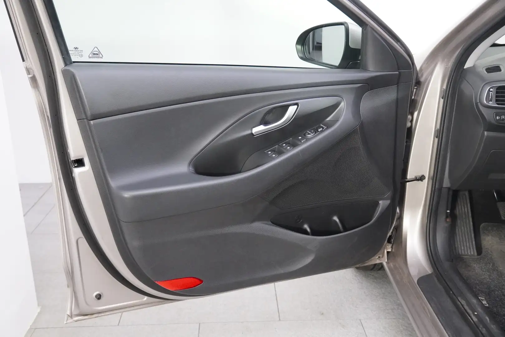 Vehicle image, number 6
