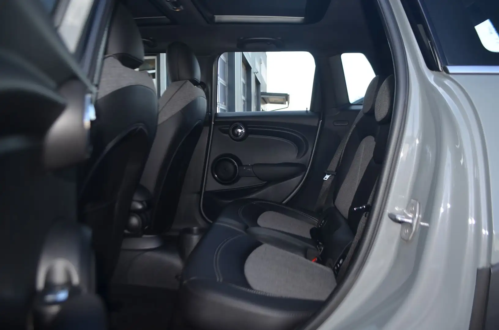 Vehicle image, number 12