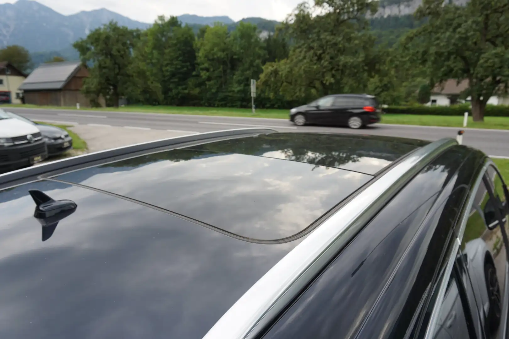 Vehicle image, number 10
