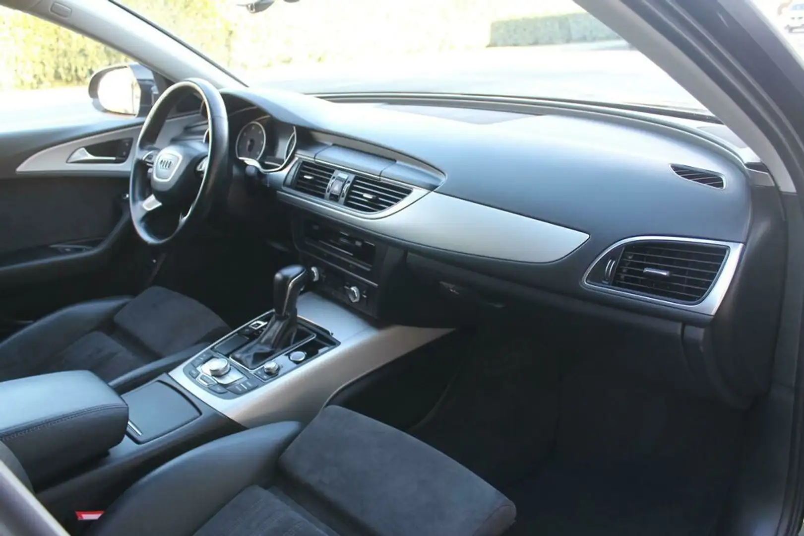 Vehicle image, number 6