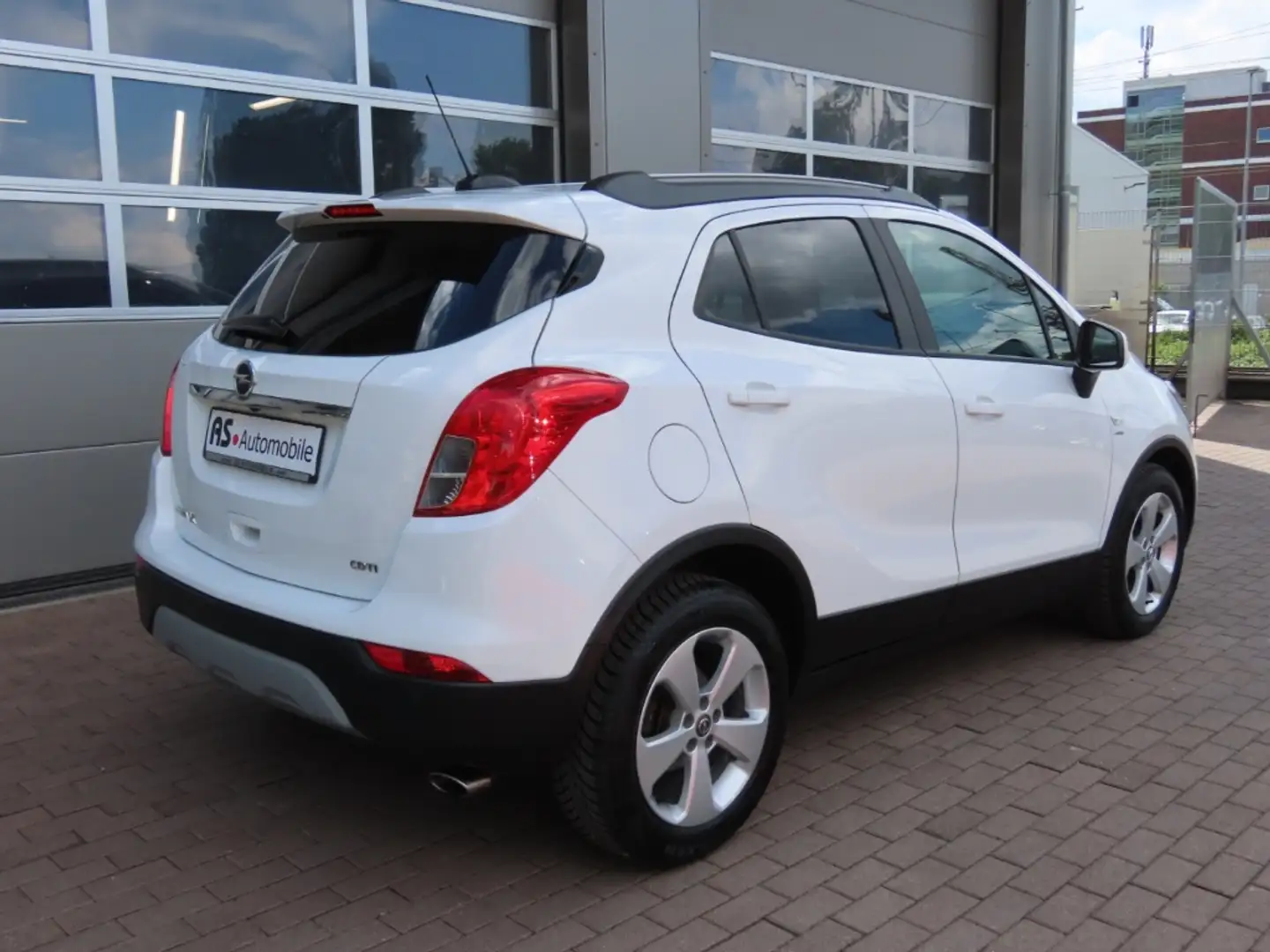 Vehicle image, number 6