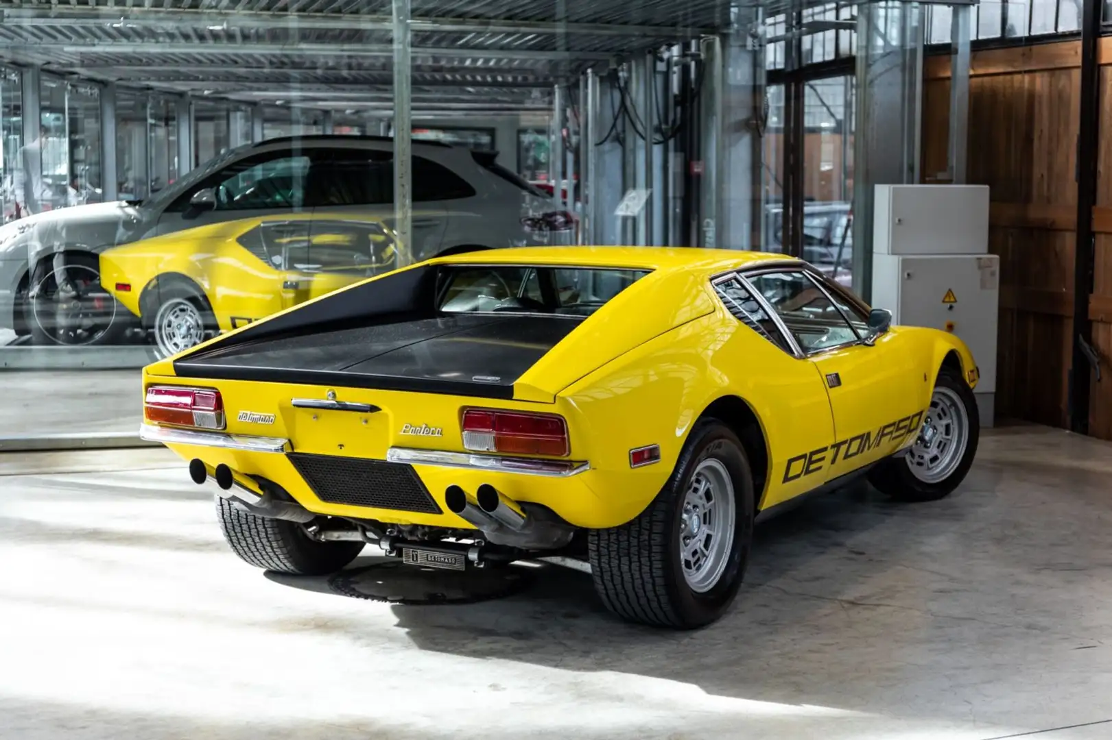 Vehicle image, number 2