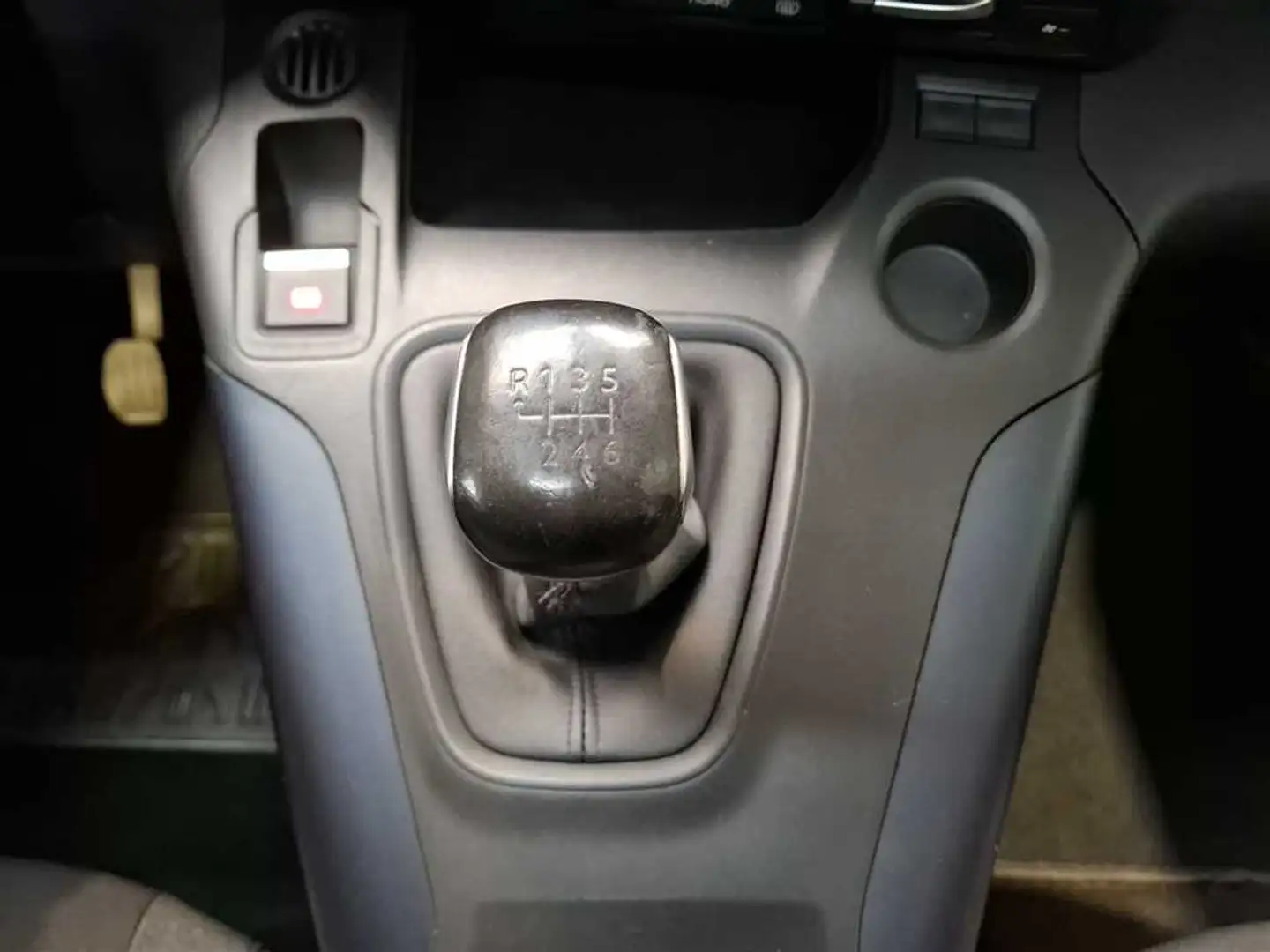 Vehicle image, number 14