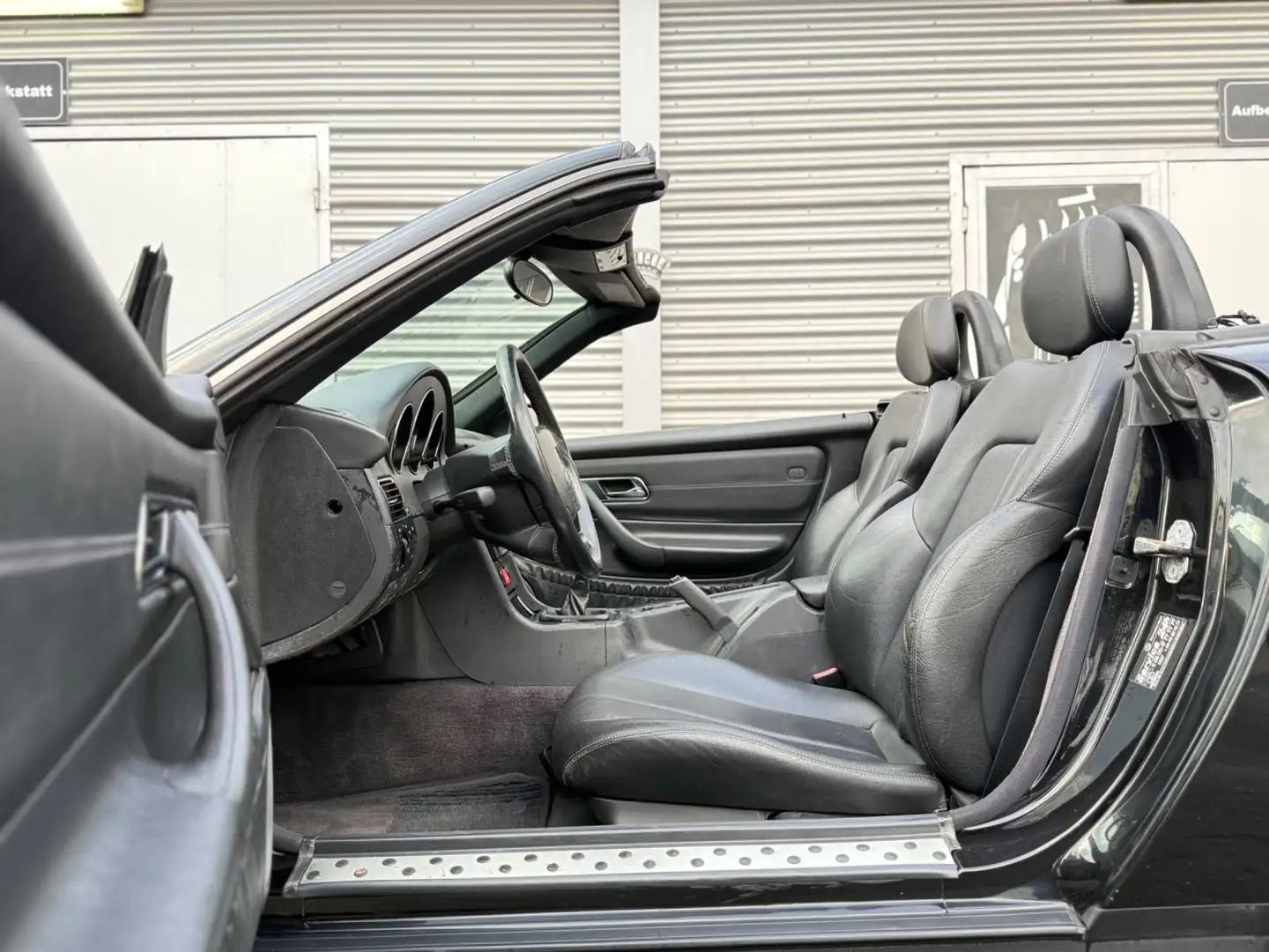 Vehicle image, number 12
