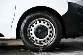 Vehicle image thumbnail, number 7